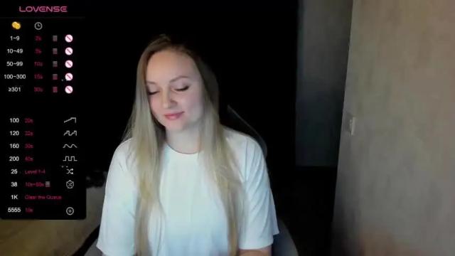 Image 3 of lisavanoranje Stream on Chaturbate on 17 months ago