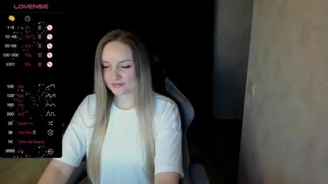 Image 8 of lisavanoranje Stream on Chaturbate on 17 months ago