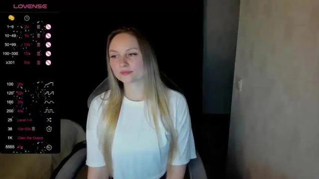 Image 3 of lisavanoranje Stream on Chaturbate on 16 months ago
