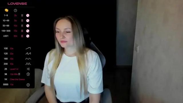 Image 8 of lisavanoranje Stream on Chaturbate on 16 months ago