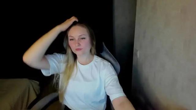 Image 12 of lisavanoranje Stream on Chaturbate on 16 months ago