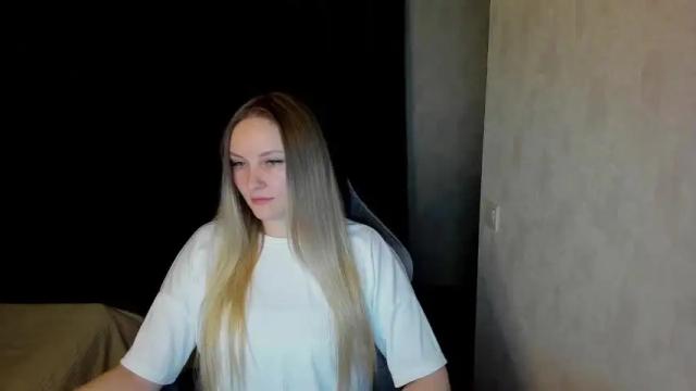 Image 2 of lisavanoranje Stream on Chaturbate on 16 months ago