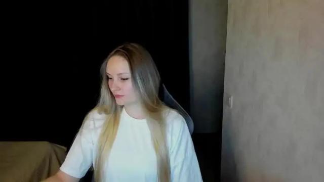 Image 3 of lisavanoranje Stream on Chaturbate on 16 months ago