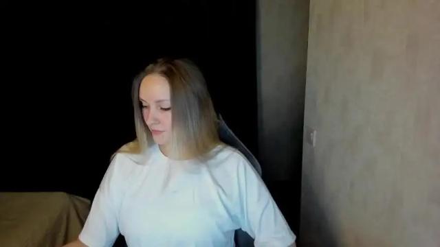 Image 7 of lisavanoranje Stream on Chaturbate on 16 months ago