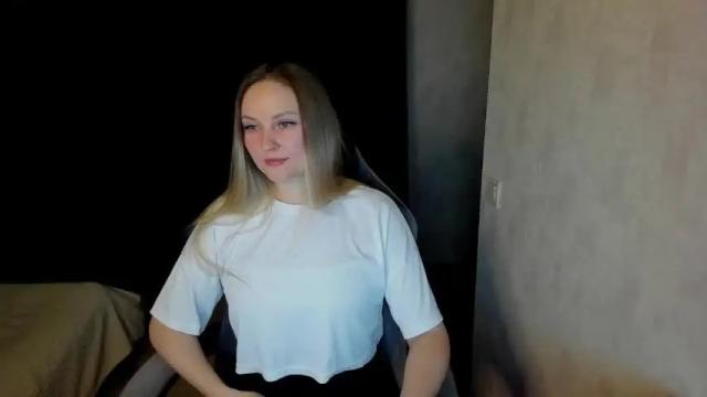 Image 8 of lisavanoranje Stream on Chaturbate on 16 months ago