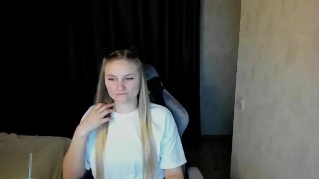 Image 3 of lisavanoranje Stream on Chaturbate on 16 months ago