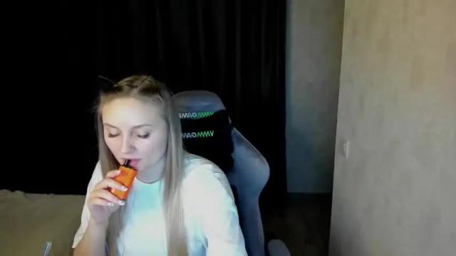 Image 4 of lisavanoranje Stream on Chaturbate on 16 months ago