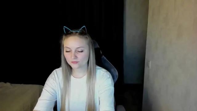 Image 8 of lisavanoranje Stream on Chaturbate on 16 months ago