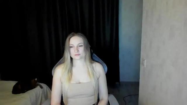 Image 7 of lisavanoranje Stream on Chaturbate on 16 months ago