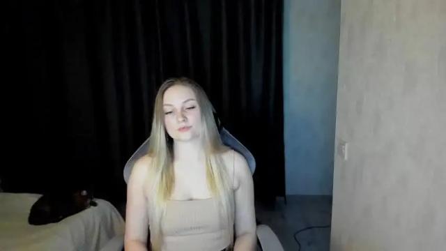 Image 8 of lisavanoranje Stream on Chaturbate on 16 months ago
