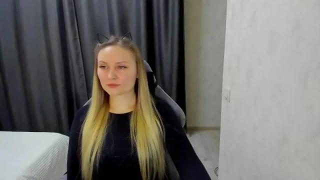 Image 2 of lisavanoranje Stream on Chaturbate on 16 months ago