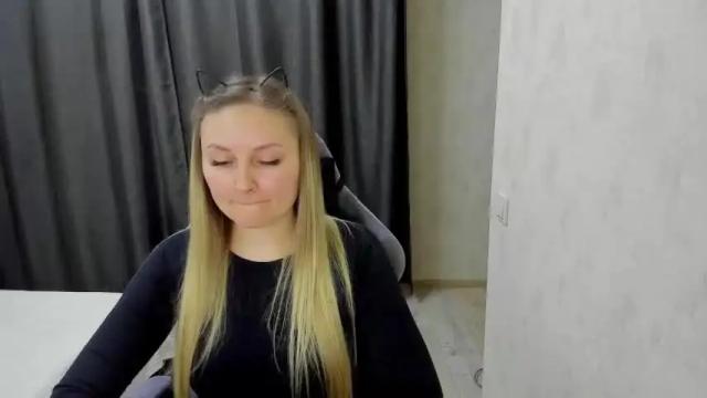 Image 8 of lisavanoranje Stream on Chaturbate on 16 months ago