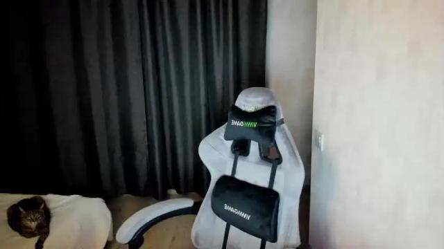 Image 3 of lisavanoranje Stream on Chaturbate on 16 months ago