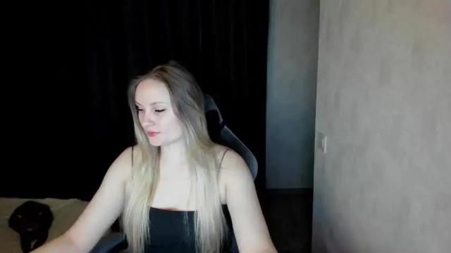 Image 4 of lisavanoranje Stream on Chaturbate on 16 months ago