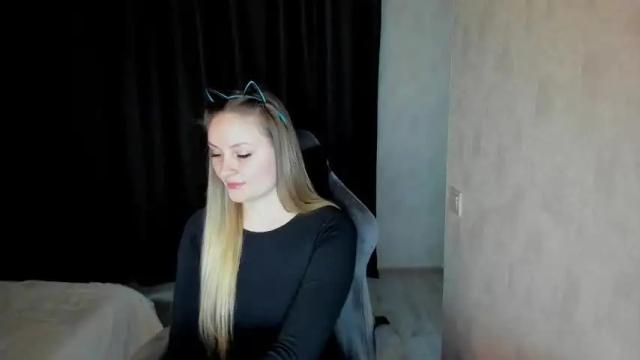 Image 3 of lisavanoranje Stream on Chaturbate on 16 months ago