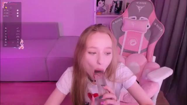 Image 12 of lissa__fox Stream on Chaturbate on 1 month ago