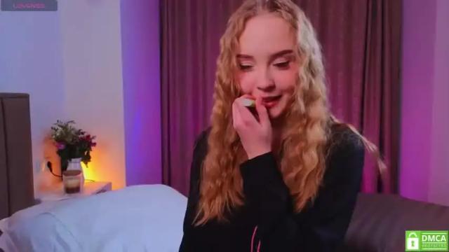 Image 3 of lissa_meooow Stream on Chaturbate on 13 months ago