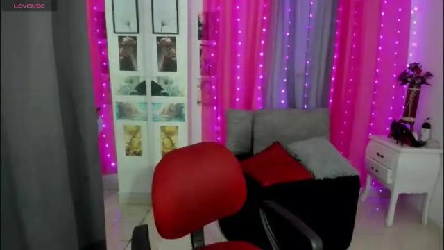 Image 4 of lissavillalobos Stream on Chaturbate on 4 months ago