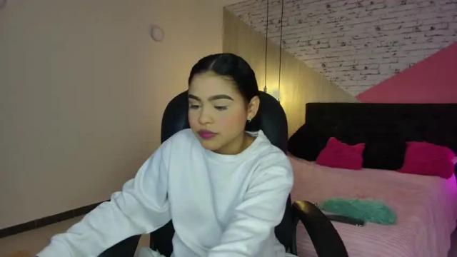 Image 4 of little__liar Stream on Chaturbate on 26 months ago