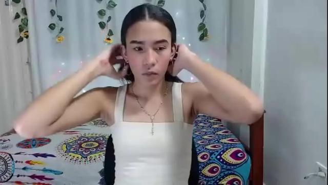 Image 2 of little_aisha018 Stream on Chaturbate on 18 months ago