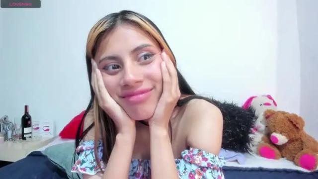 Image 12 of little_angelhot Stream on Chaturbate on 16 months ago