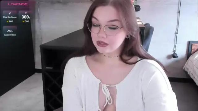 Image 2 of little_bambii_ Stream on Chaturbate on 21 days ago