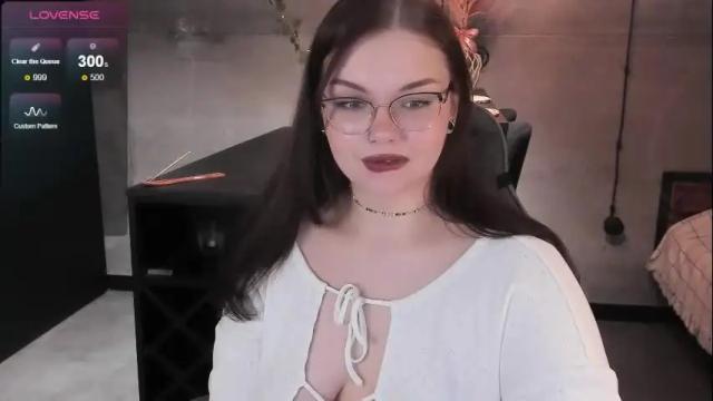 Image 2 of little_bambii_ Stream on Chaturbate on 19 days ago