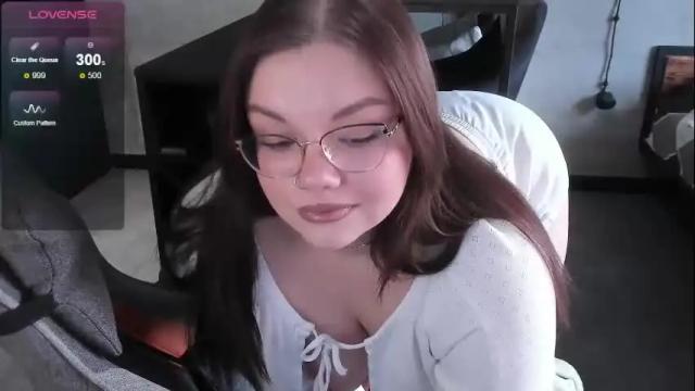 Image 6 of little_bambii_ Stream on Chaturbate on 3 days ago