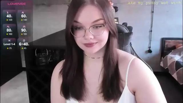 Image 2 of little_bambii_ Stream on Chaturbate on 2 months ago