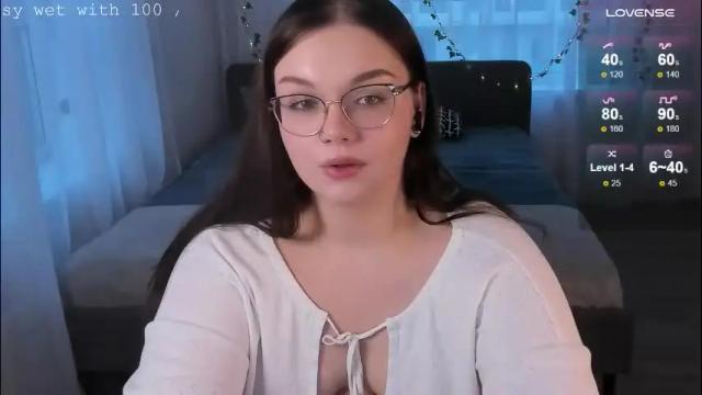 Image 4 of little_bambii_ Stream on Chaturbate on 2 months ago