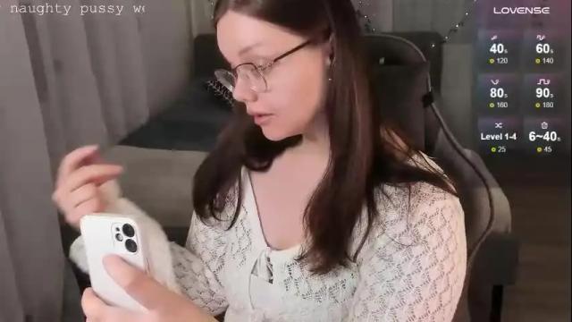 Image 7 of little_bambii_ Stream on Chaturbate on 2 months ago