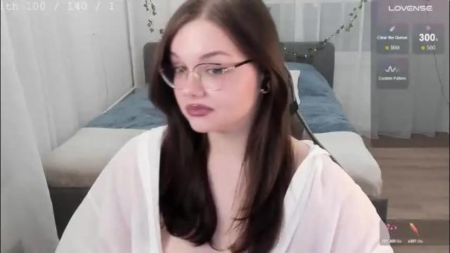 Image 3 of little_bambii_ Stream on Chaturbate on 1 month ago