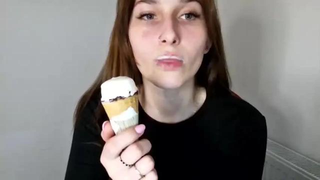 Image 11 of little_bumblebee_ Stream on Chaturbate on 12 months ago