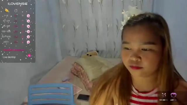 Image 7 of little_deborah Stream on Chaturbate on 15 months ago