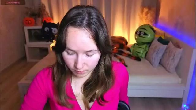 Image 7 of little_doll_meow Stream on Chaturbate on 7 days ago