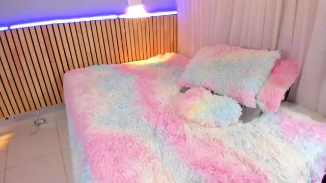 Image 4 of little_effy18 Stream on Chaturbate on 13 months ago