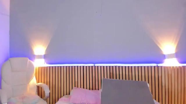 Image 2 of little_effy18 Stream on Chaturbate on 13 months ago