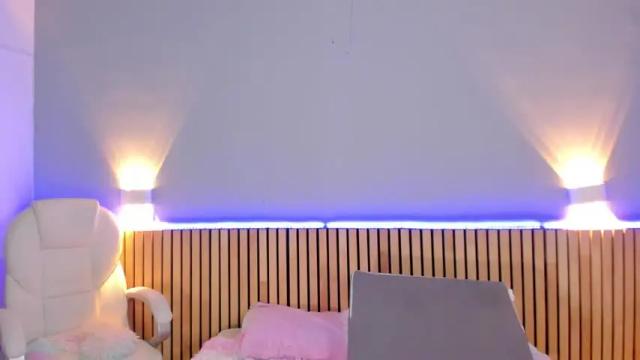 Image 3 of little_effy18 Stream on Chaturbate on 13 months ago