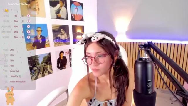 Image 11 of little_effy18 Stream on Chaturbate on 14 months ago