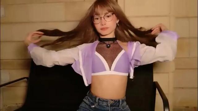 Image 4 of little_effy18_ Stream on Chaturbate on 1 month ago