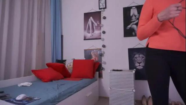 Image 3 of little_heart_andreea Stream on Chaturbate on 13 days ago