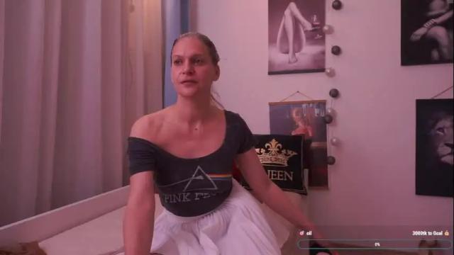 Image 6 of little_heart_andreea Stream on Chaturbate on 2 months ago