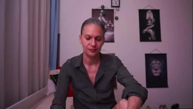 Image 2 of little_heart_andreea Stream on Chaturbate on 2 months ago