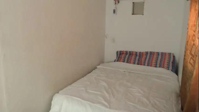 Image 6 of little_isa__ Stream on Chaturbate on 18 months ago