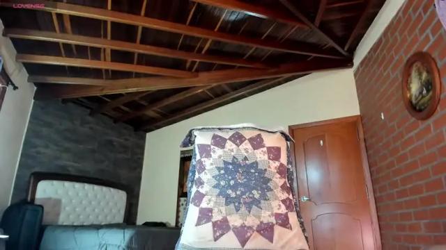 Image 2 of little_izzi Stream on Chaturbate on 1 month ago