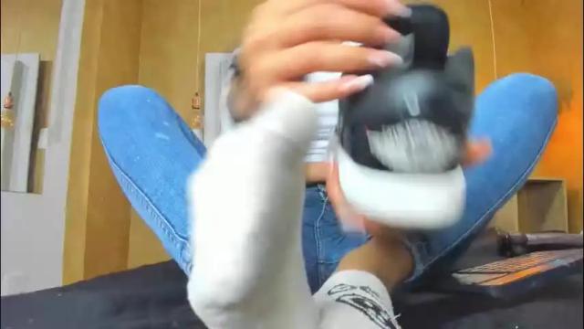 Image 4 of little_jenni Stream on Chaturbate on 1 month ago