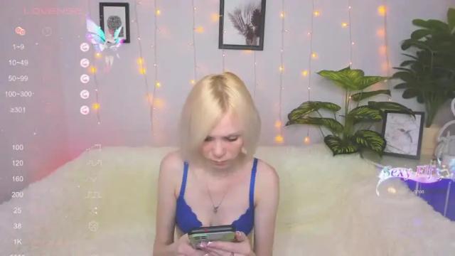 Image 2 of little_jess_ Stream on Chaturbate on 13 months ago