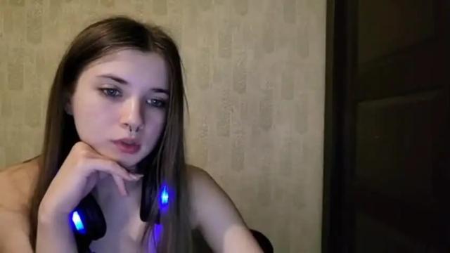 Image 2 of little_kitty777 Stream on Chaturbate on 17 months ago