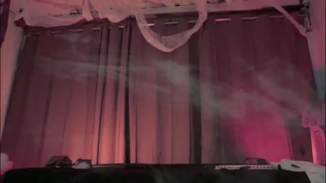 Image 2 of little_maeve Stream on Chaturbate on 2 days ago