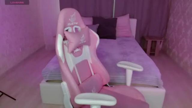 Image 2 of little_meoww Stream on Chaturbate on 14 months ago